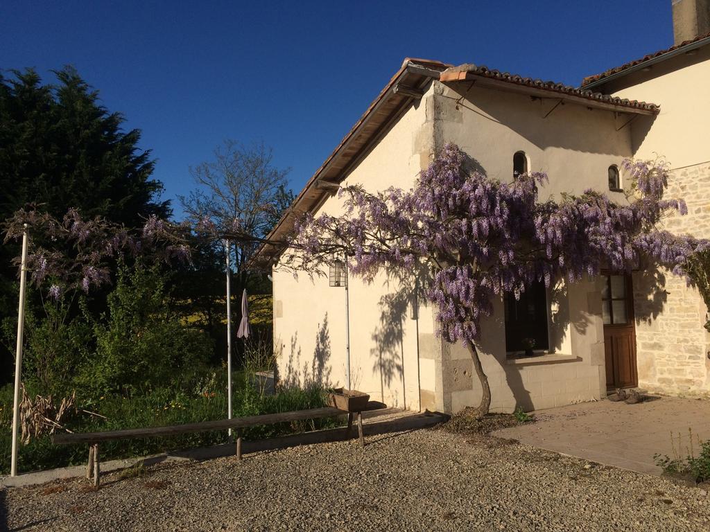 Wisteria & Jasmine Villa Genouille  Exterior foto